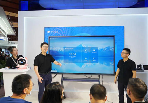 會議平板、拼接屏、LED屏三者誰更適合會議室？